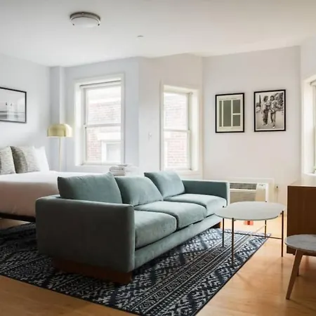Chic Studio Ideal For Nurses